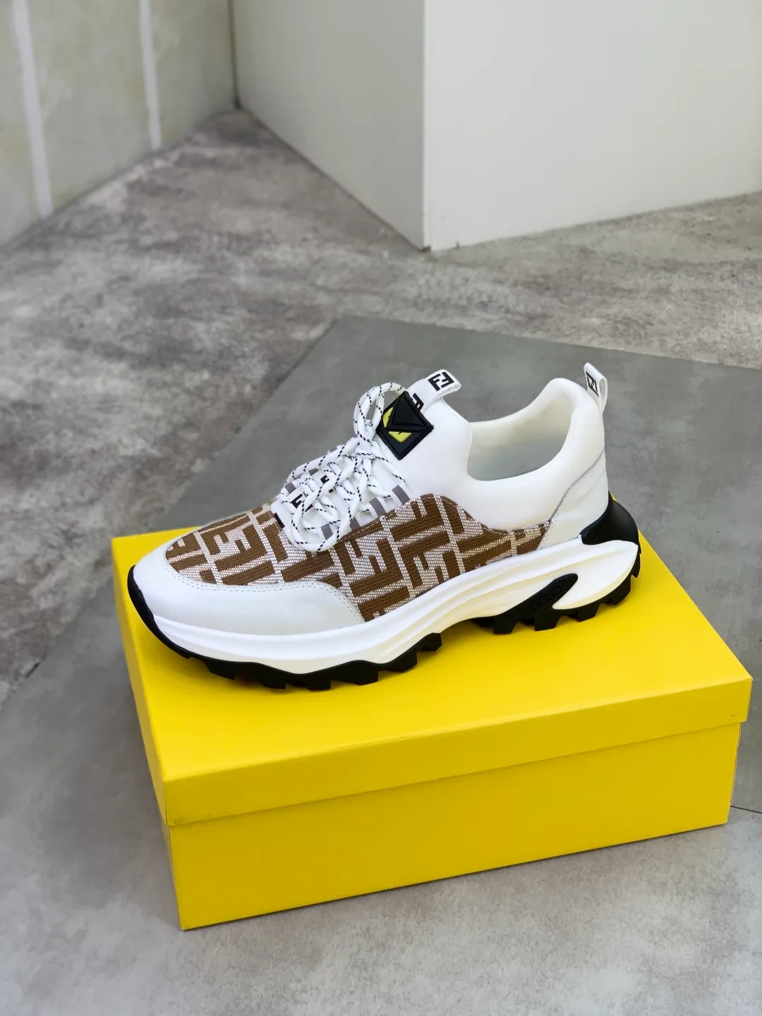 ​Men's shoes 💰P440 💰【New】Little monster 🆘 New FENDI 🕶️🕶️Simple routing effect, showing an elegant and cool driving shoe 🎬Using imported calfskin + first-layer pigskin lining🐂Excellent material🎬Detailed workmanship 🤗Comfortable foot feel➰➰. ​Pair it with any outfit to show your taste and temperament, low-key luxury ♻️Design ​simple and elegant ​noble and fashionable 🍃​Very loved and favored by trendy men 💓❤️Size: 38-44 (45 customized) 3️⃣ colors available